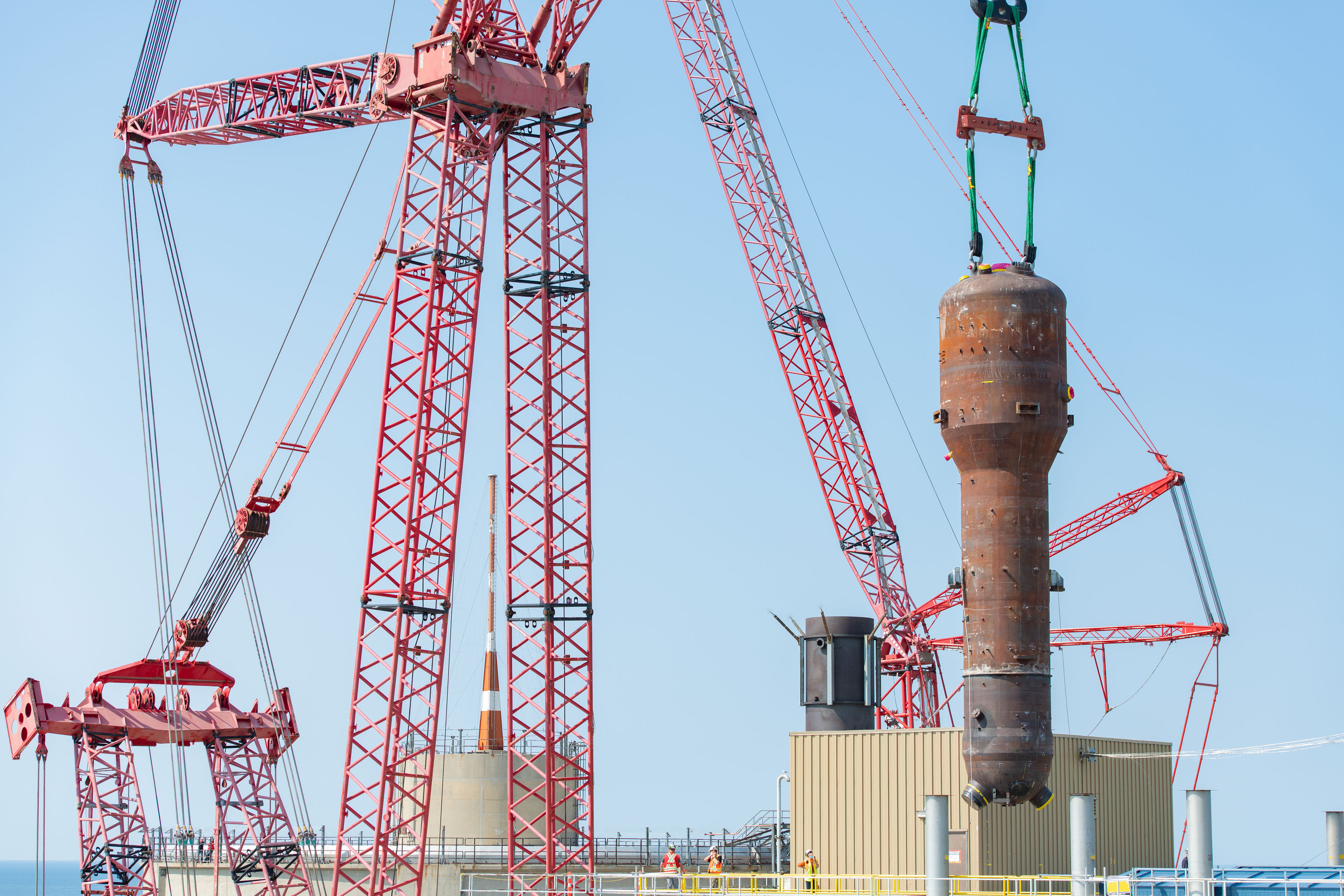 final steam generator lifted into place at bruce power