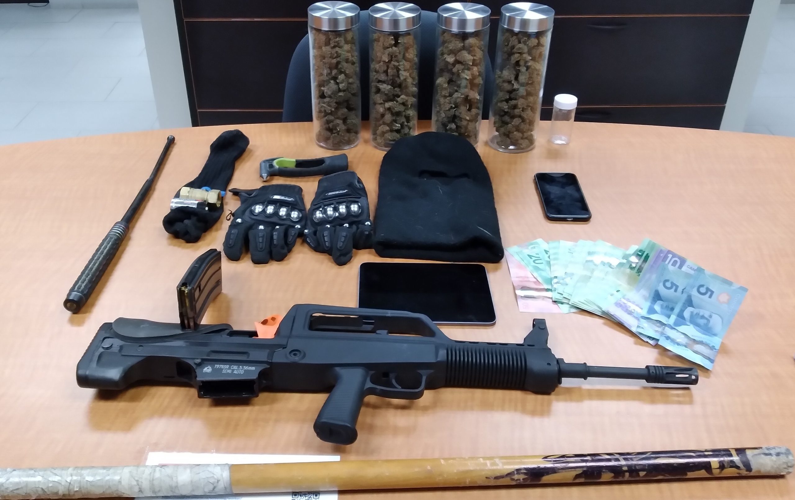 traffic stop leads to seizure of weapons and drugs scaled