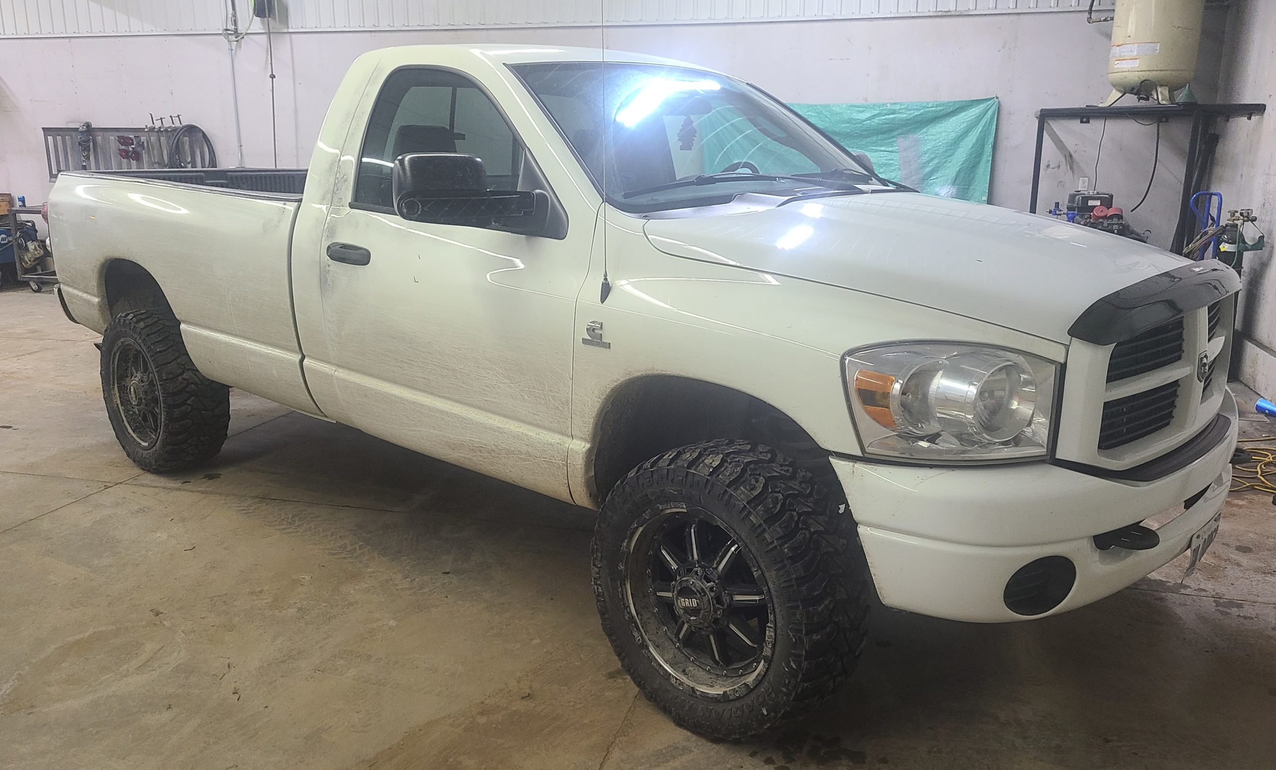 Police looking for stolen pickup