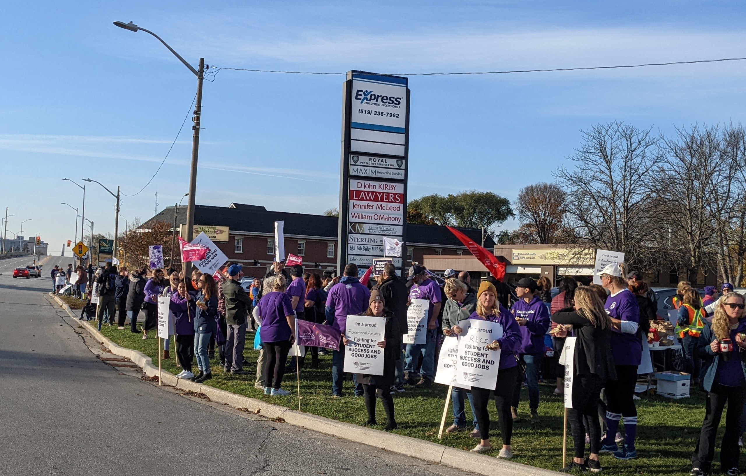 Ontario education workers give strike notice… again
