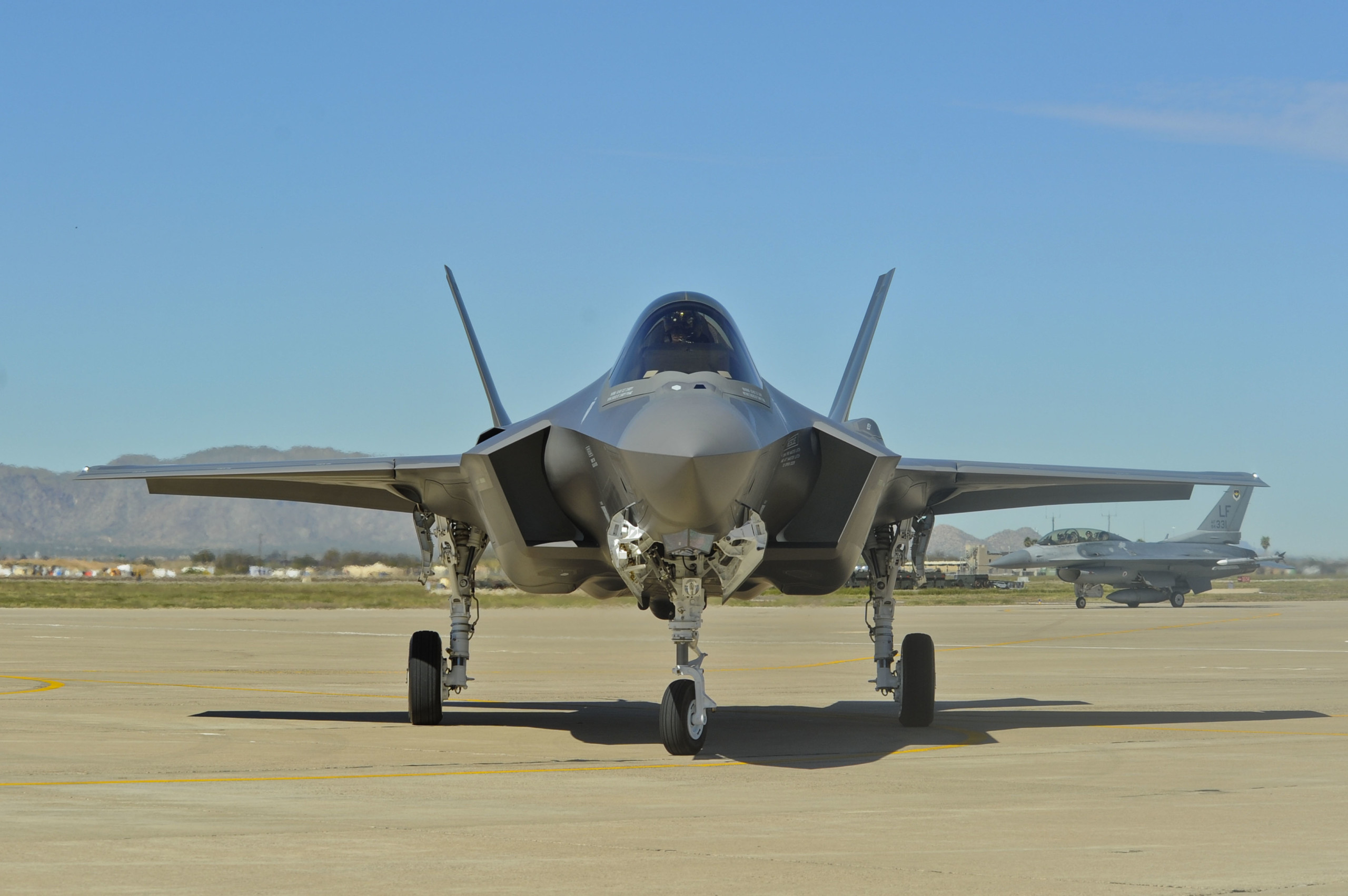 feds spending 19b to replace aging cf 18 fighter jets with f 35s scaled