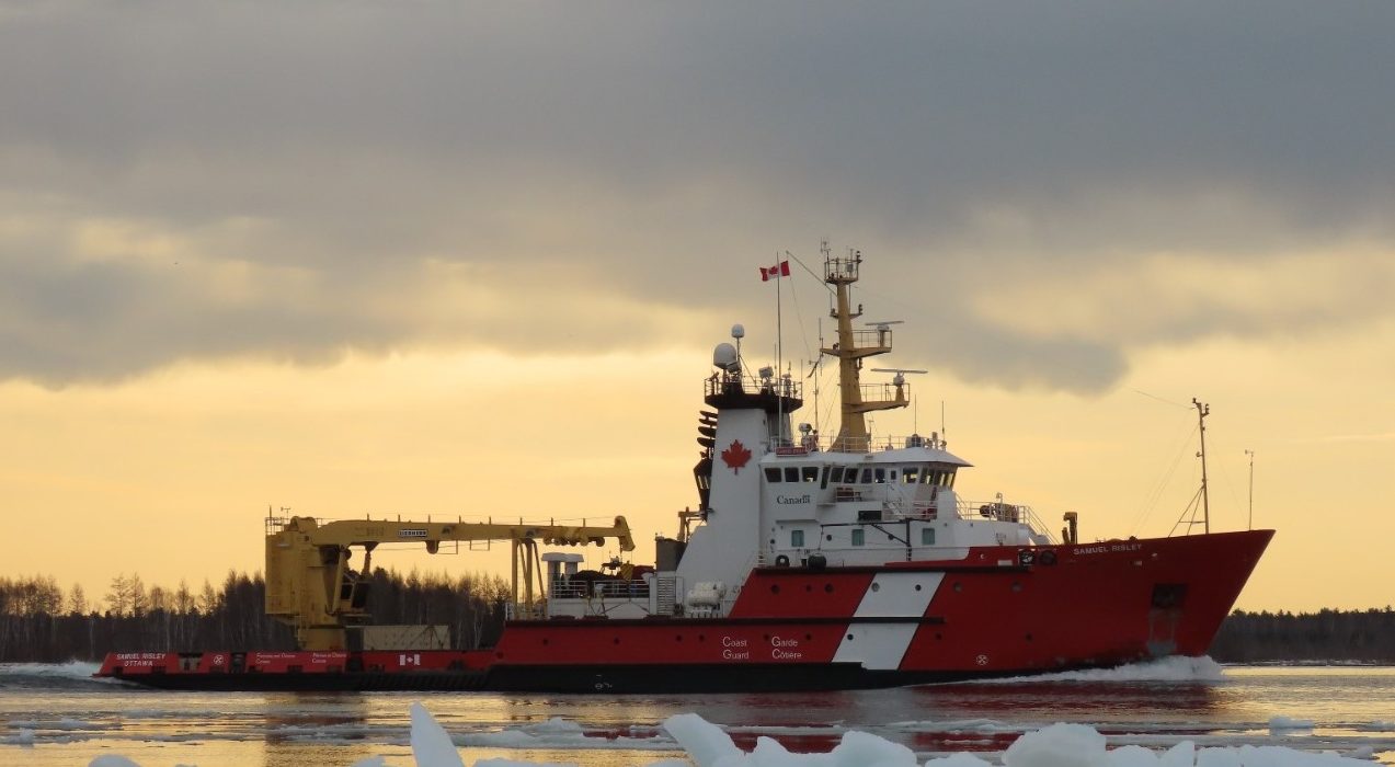 Great Lakes icebreakers on standby with record low ice coverage